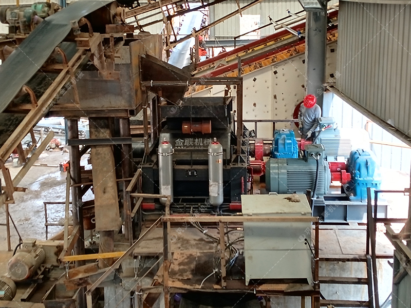 時產100噸和200噸的石灰石生產線，選擇的液壓對輥制砂機有何不同？